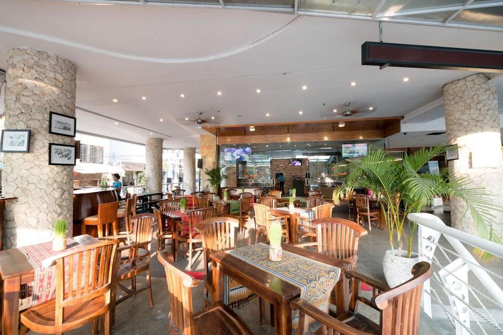 Kutabex Beachfront Hotel Кута Экстерьер фото