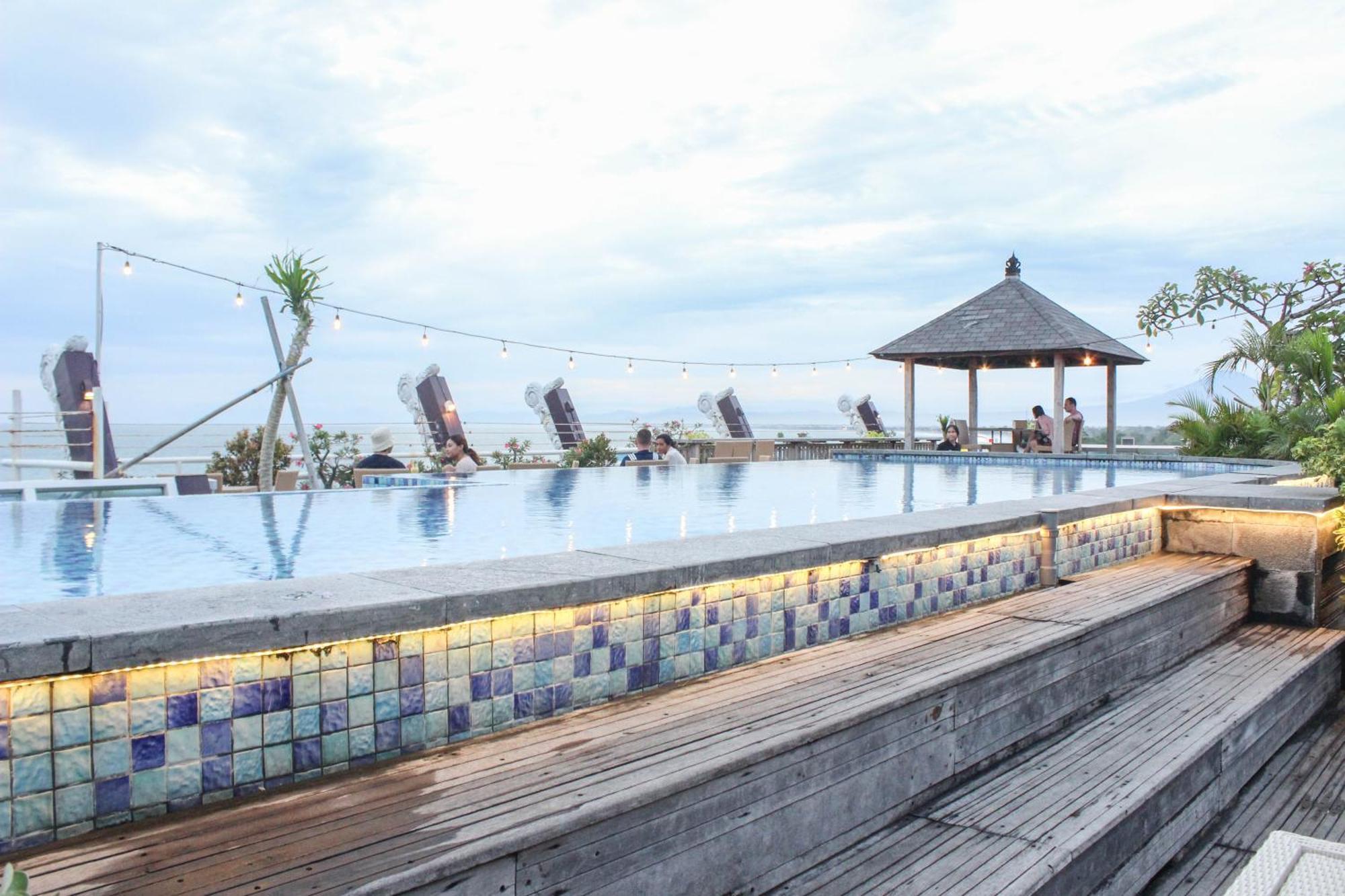 Kutabex Beachfront Hotel Кута Экстерьер фото