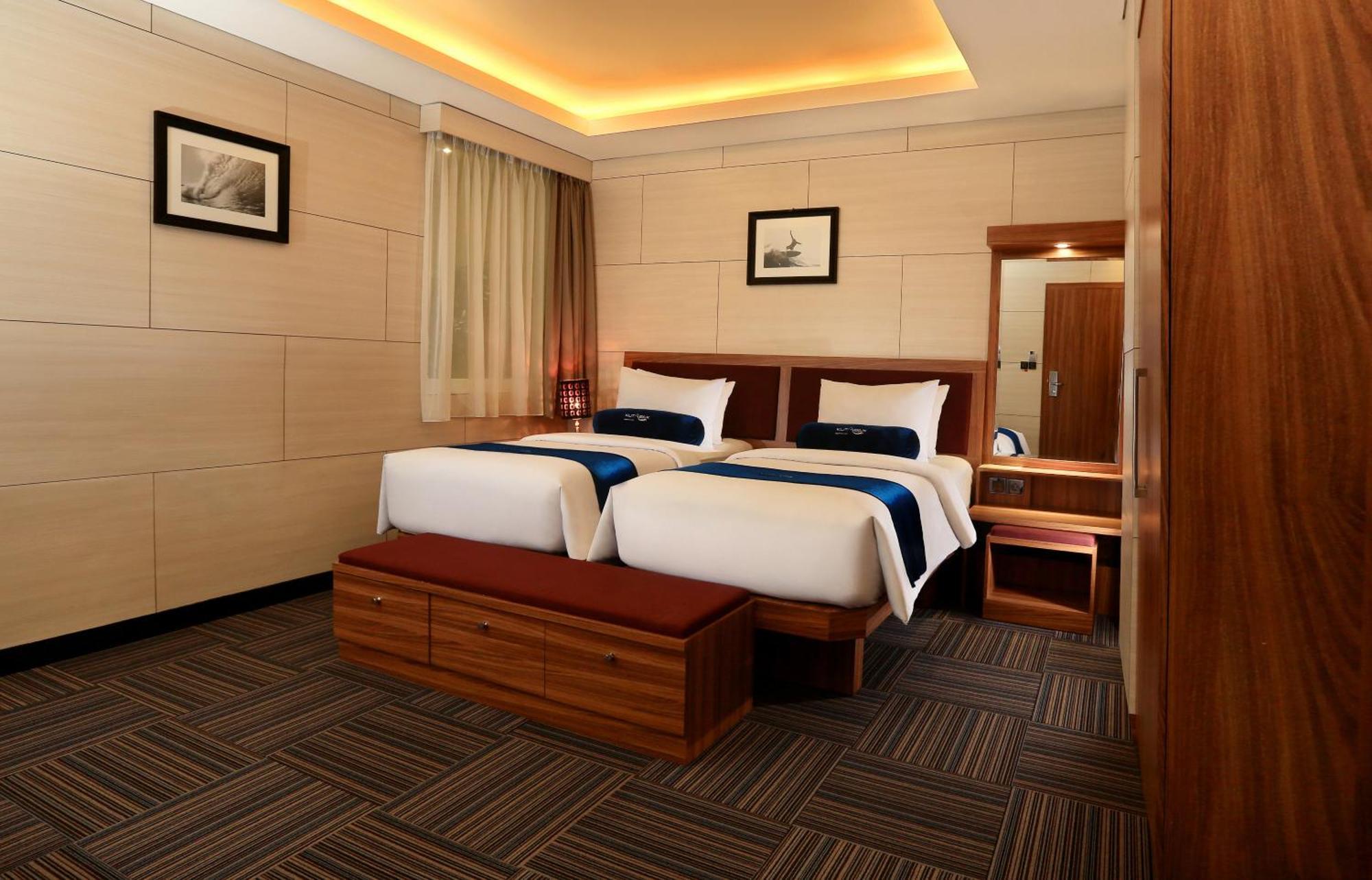 Kutabex Beachfront Hotel Кута Экстерьер фото