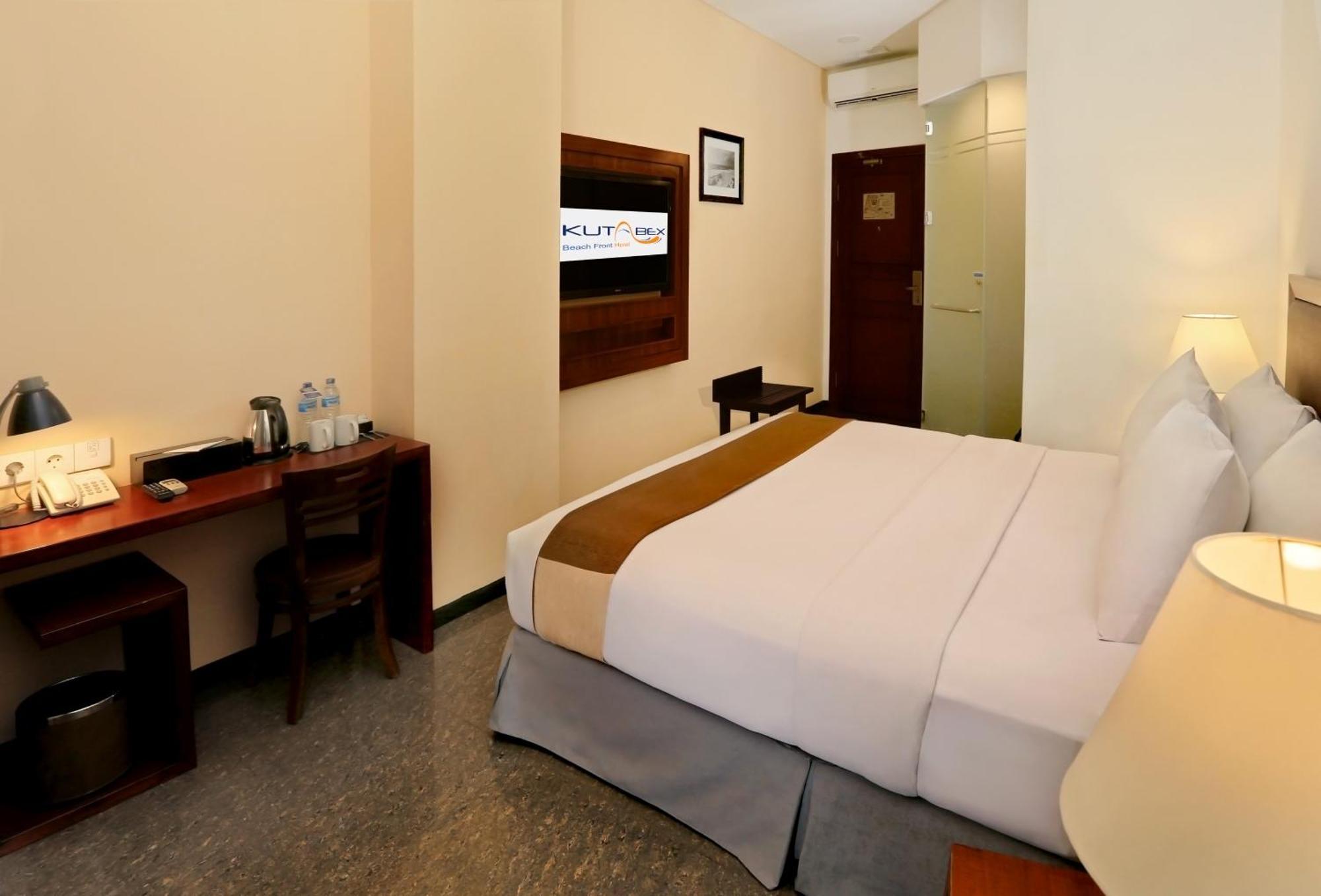 Kutabex Beachfront Hotel Кута Экстерьер фото