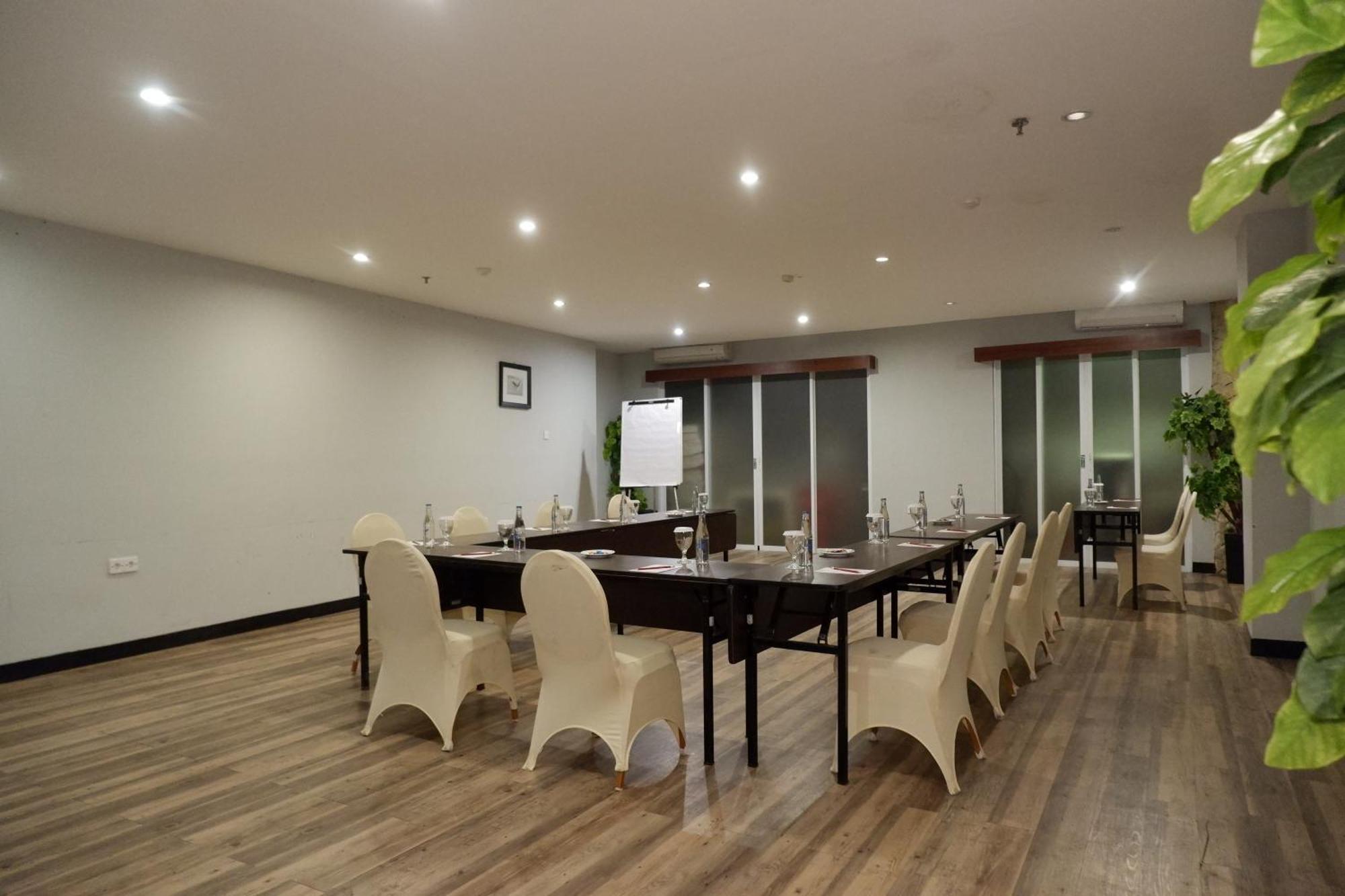 Kutabex Beachfront Hotel Кута Экстерьер фото