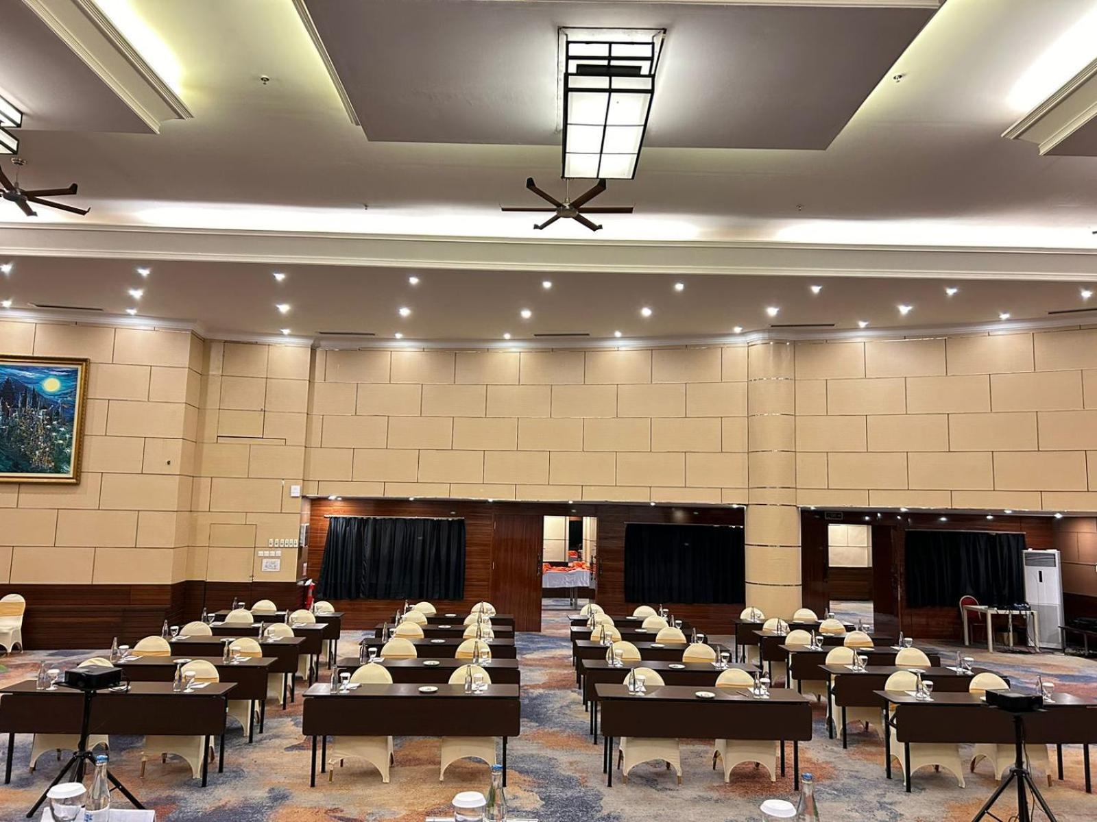 Kutabex Beachfront Hotel Кута Экстерьер фото