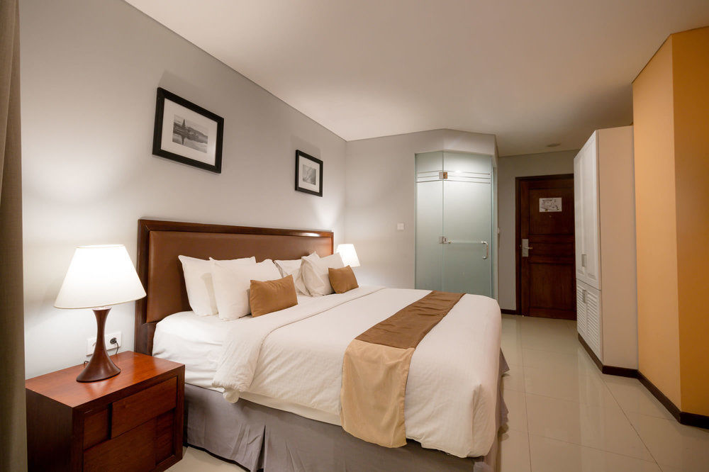 Kutabex Beachfront Hotel Кута Экстерьер фото