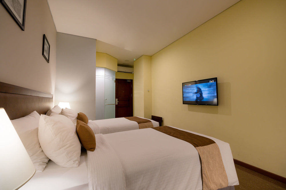 Kutabex Beachfront Hotel Кута Экстерьер фото